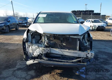 2019 Toyota Highlander Le Plus z USA, uszkodzony, nr VIN 5TDBZRFH7KS964417